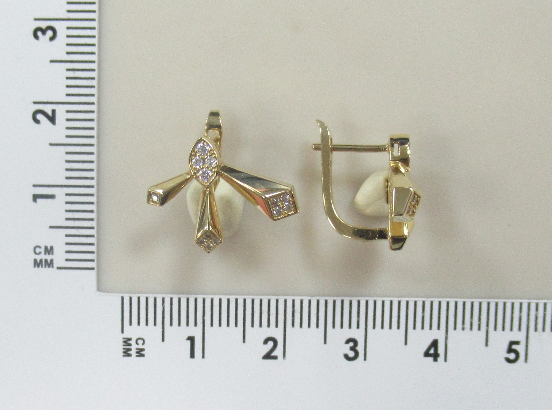 Серьги из желтого золота с бриллиантами